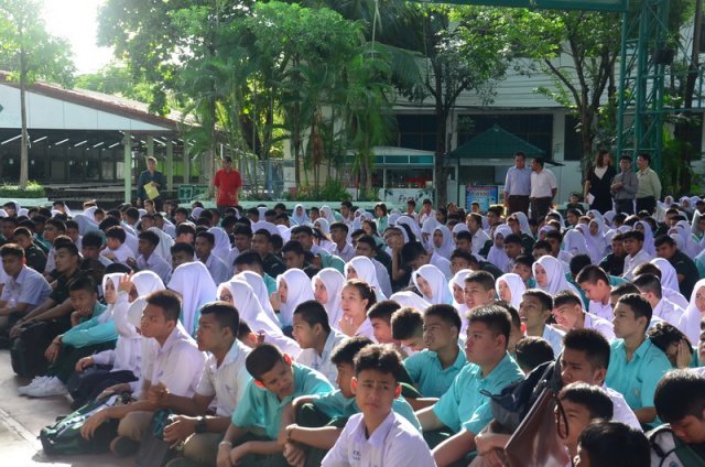 มอบรางวัลธนาคารโรงเรียนและแสดงละคร