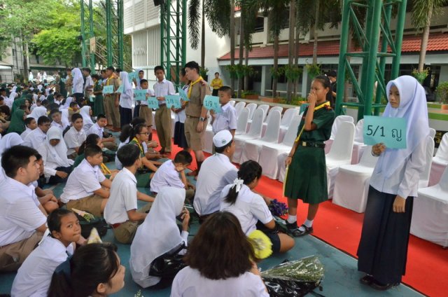 พิธีมอบเกียรติบัตร แก่ผู้บริจาคโต๊ะให้โรงอาหาร  24.05.59