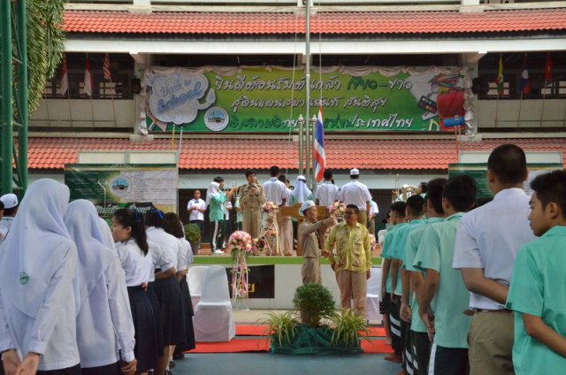 พิธีมอบเกียรติบัตร แก่ผู้บริจาคโต๊ะให้โรงอาหาร  24.05.59