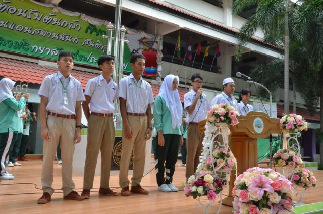 พิธีมอบเกียรติบัตร แก่ผู้บริจาคโต๊ะให้โรงอาหาร  24.05.59