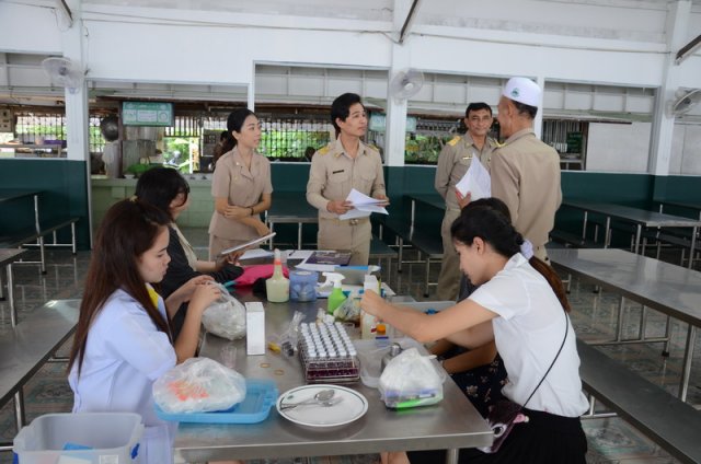 ตรวจความสะอาดโรงอาหาร อ.ว.ท. โดยสำนักงานเขตทุ่งครุ ปีการศึกษา 2559 