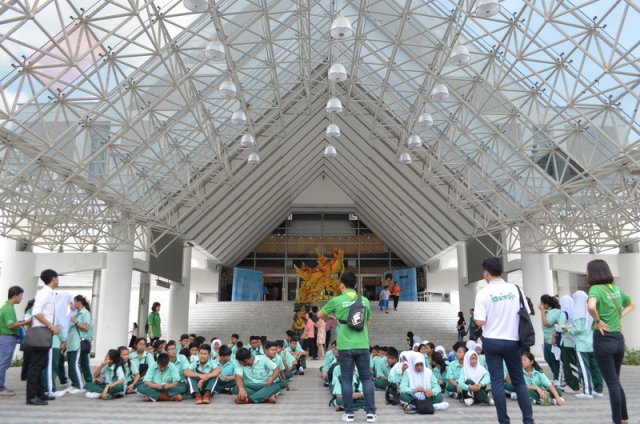 โครงการพัฒนาผู้เรียน สุขภาวะที่ดีและมีสุนทีรยภาพ กิจกรรมทัศนา ศิลปะ วัฒนธรรม ดนตรี นาฏศิลป์ ณ หอศิลป์ร่วมสมัยราชดำเนิน และศูนย์วัฒนธรรมแห่งชาติ โดย กลุ่มสาระการเรียนรู้ศิลปะ ปีการศึกษา 2559 17 07 59