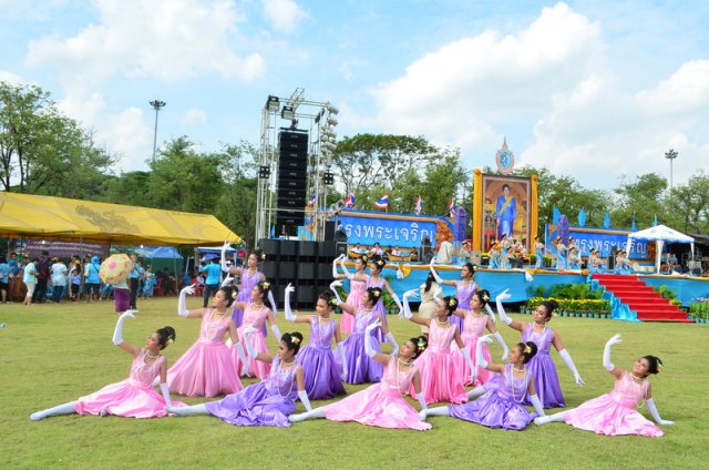 รำถวายพระพร งานเฉลิมพระเกียรติสมเด็จพระนางเจ้าฯ พระบรมราชินีนาถ เนื่องในโอกาสมหามงคลเฉลิมพระชนมพรรษา 7 รอบ 12 สิงหาคม 2559 10.08.59