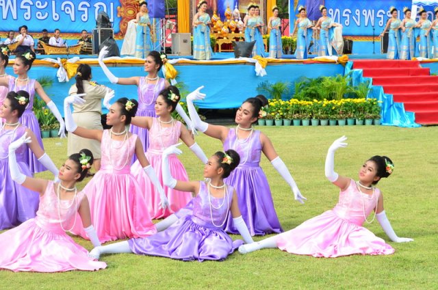 รำถวายพระพร งานเฉลิมพระเกียรติสมเด็จพระนางเจ้าฯ พระบรมราชินีนาถ เนื่องในโอกาสมหามงคลเฉลิมพระชนมพรรษา 7 รอบ 12 สิงหาคม 2559 10.08.59