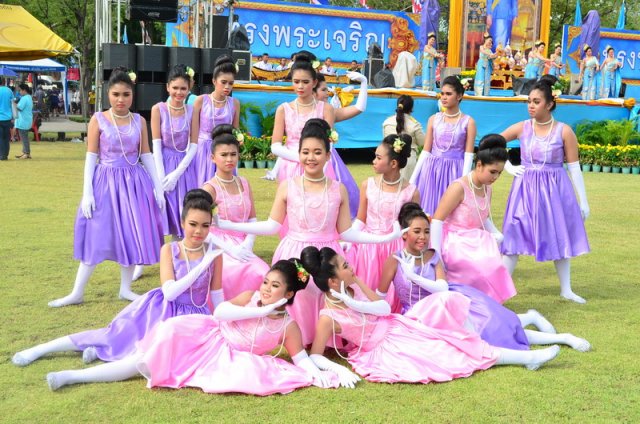 รำถวายพระพร งานเฉลิมพระเกียรติสมเด็จพระนางเจ้าฯ พระบรมราชินีนาถ เนื่องในโอกาสมหามงคลเฉลิมพระชนมพรรษา 7 รอบ 12 สิงหาคม 2559 10.08.59