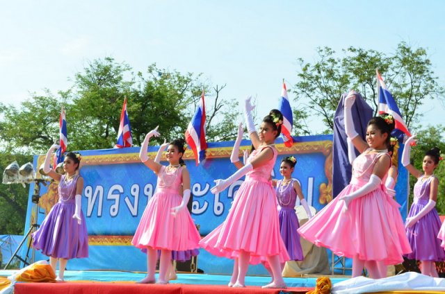 รำถวายพระพร งานเฉลิมพระเกียรติสมเด็จพระนางเจ้าฯ พระบรมราชินีนาถ เนื่องในโอกาสมหามงคลเฉลิมพระชนมพรรษา 7 รอบ 12 สิงหาคม 2559 10.08.59