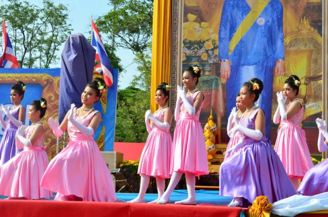 รำถวายพระพร งานเฉลิมพระเกียรติสมเด็จพระนางเจ้าฯ พระบรมราชินีนาถ เนื่องในโอกาสมหามงคลเฉลิมพระชนมพรรษา 7 รอบ 12 สิงหาคม 2559 10.08.59