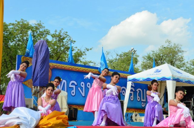 รำถวายพระพร งานเฉลิมพระเกียรติสมเด็จพระนางเจ้าฯ พระบรมราชินีนาถ เนื่องในโอกาสมหามงคลเฉลิมพระชนมพรรษา 7 รอบ 12 สิงหาคม 2559 10.08.59