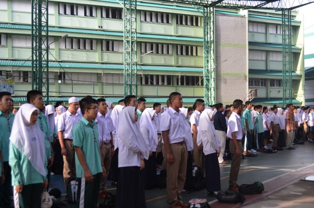 วันวานที่พากเพียร วันเกษียณที่ภาคภูมิ คุณครูพีระพนธ์ ชัยตรี และ คุณป้าศีริพร  อินรอด  ปีการศึกษา 2559  29.08.59