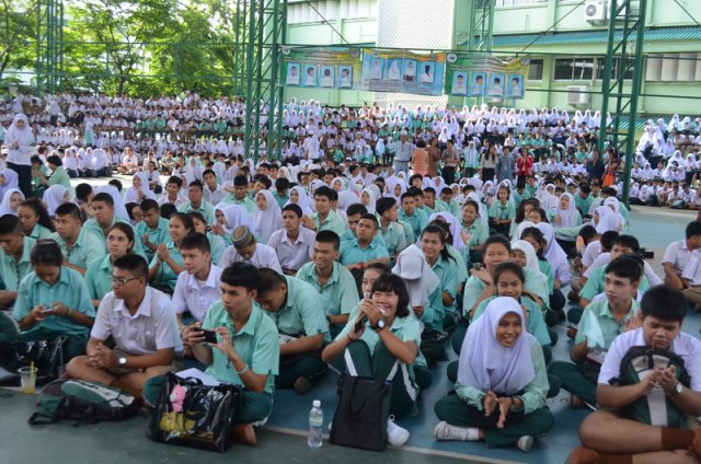 วันวานที่พากเพียร วันเกษียณที่ภาคภูมิ คุณครูพีระพนธ์ ชัยตรี และ คุณป้าศีริพร  อินรอด  ปีการศึกษา 2559  29.08.59