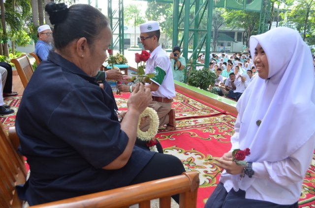 วันวานที่พากเพียร วันเกษียณที่ภาคภูมิ คุณครูพีระพนธ์ ชัยตรี และ คุณป้าศีริพร  อินรอด  ปีการศึกษา 2559  29.08.59