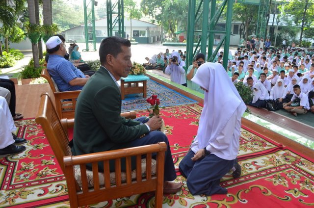 วันวานที่พากเพียร วันเกษียณที่ภาคภูมิ คุณครูพีระพนธ์ ชัยตรี และ คุณป้าศีริพร  อินรอด  ปีการศึกษา 2559  29.08.59