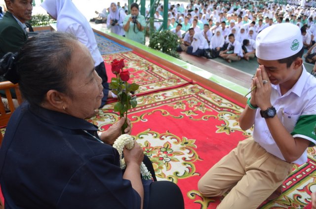 วันวานที่พากเพียร วันเกษียณที่ภาคภูมิ คุณครูพีระพนธ์ ชัยตรี และ คุณป้าศีริพร  อินรอด  ปีการศึกษา 2559  29.08.59