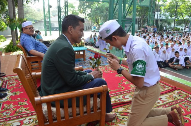 วันวานที่พากเพียร วันเกษียณที่ภาคภูมิ คุณครูพีระพนธ์ ชัยตรี และ คุณป้าศีริพร  อินรอด  ปีการศึกษา 2559  29.08.59