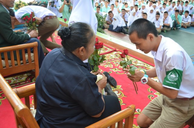 วันวานที่พากเพียร วันเกษียณที่ภาคภูมิ คุณครูพีระพนธ์ ชัยตรี และ คุณป้าศีริพร  อินรอด  ปีการศึกษา 2559  29.08.59