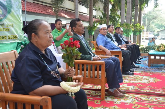 วันวานที่พากเพียร วันเกษียณที่ภาคภูมิ คุณครูพีระพนธ์ ชัยตรี และ คุณป้าศีริพร  อินรอด  ปีการศึกษา 2559  29.08.59