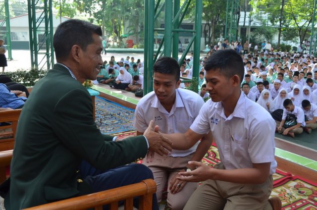 วันวานที่พากเพียร วันเกษียณที่ภาคภูมิ คุณครูพีระพนธ์ ชัยตรี และ คุณป้าศีริพร  อินรอด  ปีการศึกษา 2559  29.08.59