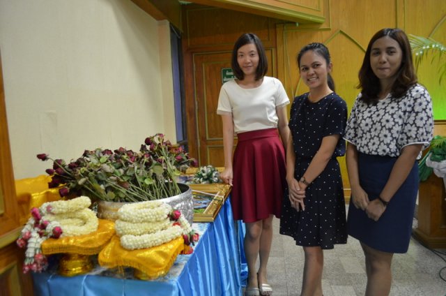 กตัญญุตา คารวะ คูณครูพีระพนธ์ ชัยตรี  และคูณป้าศริพร  อินรอด ปีการศึกษา 2559  26.08.59