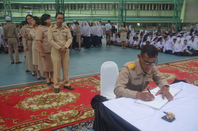 พิธีแสดงความอาลัยแด่พระบาทสมเด็จพระเจ้าอยู่หัวในพระบรมโกศ 31.10.59