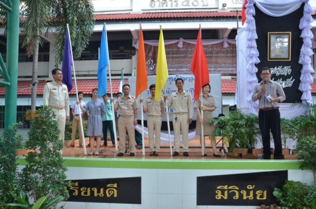 พิธีมอบธง ให้กับประธานประจำสี เพื่อให้ใช้ในกิจกรรมกีฬา ประจำปีการศึกษา 2559   08.11.59